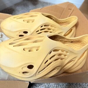 Yeezy Foam Runner Desert Sand Slip-Ons Size 8